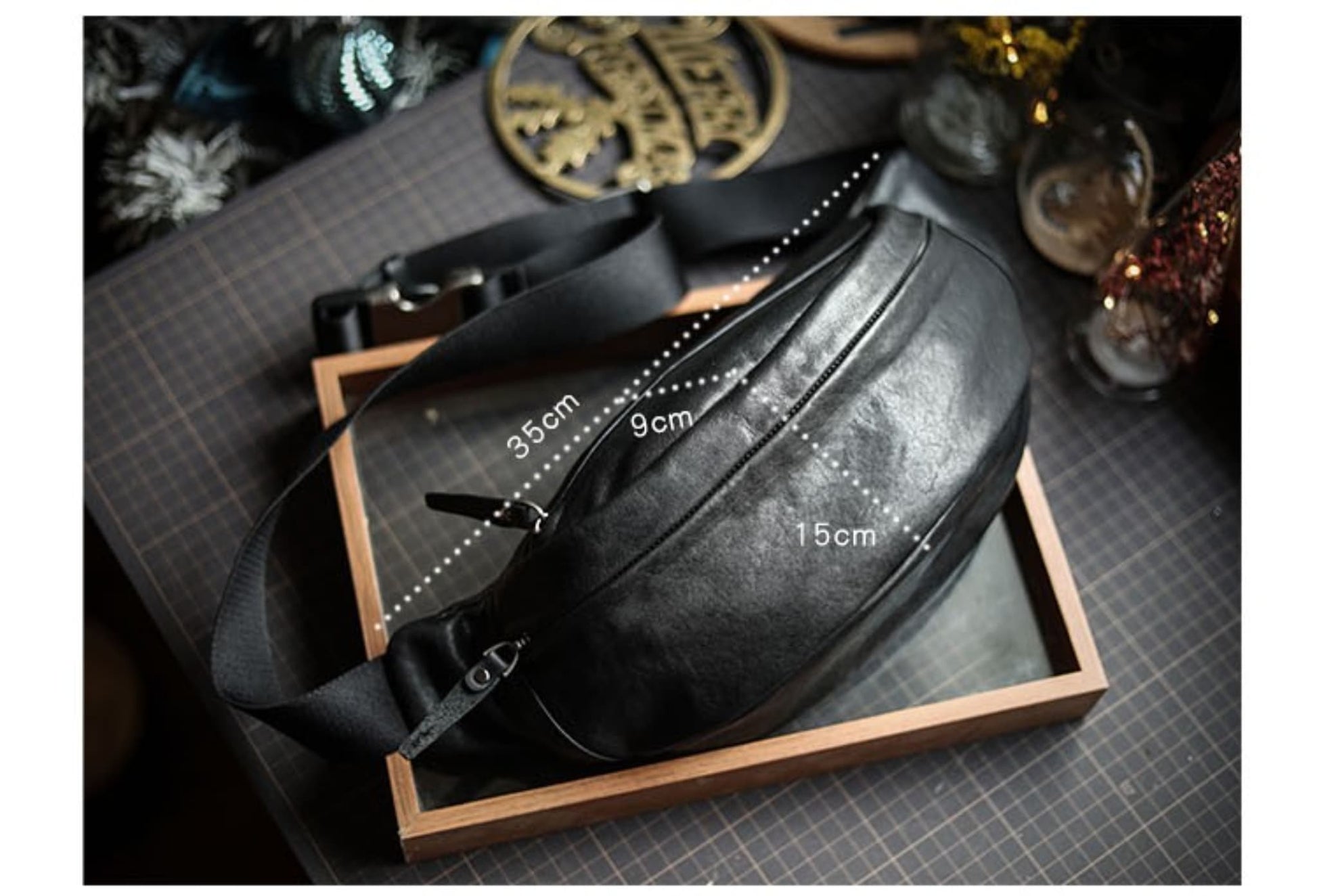 Men's black plant-tanned cow leather crossbody mobile phone bag dimensions 35cm x 15cm x 9cm with adjustable strap — Avenue